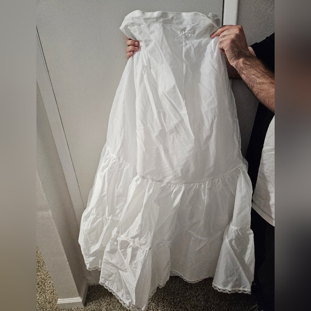 white crinoline petticoat, size 10